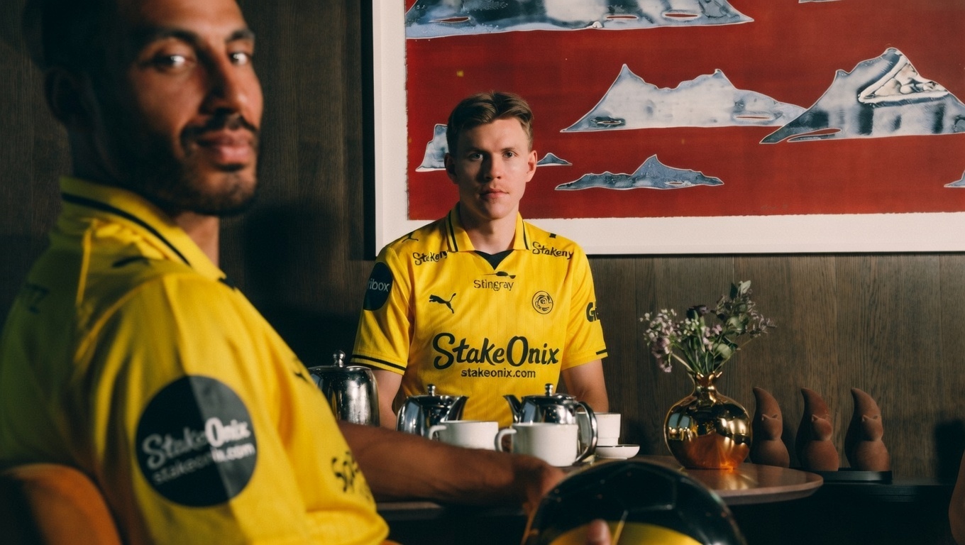 Bodø/Glimt players wearing StakeOnix jerseys